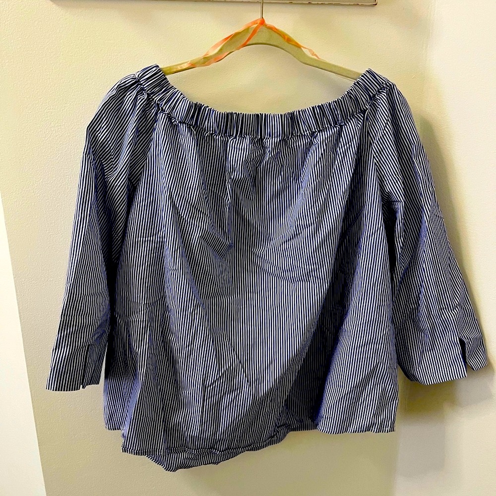 Off-shoulder, pin-stripe Paris vibes, convertible top,